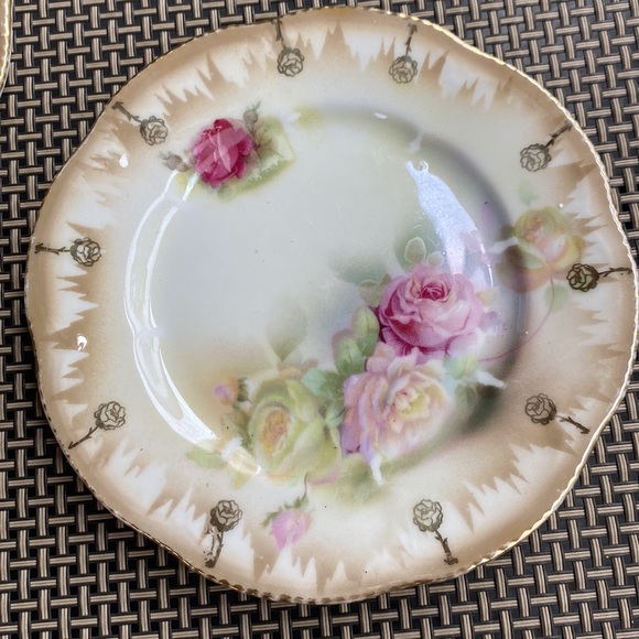 Vintage made in Germany roses ceramic plates. Small plates. 6". - Picture 5 of 16
